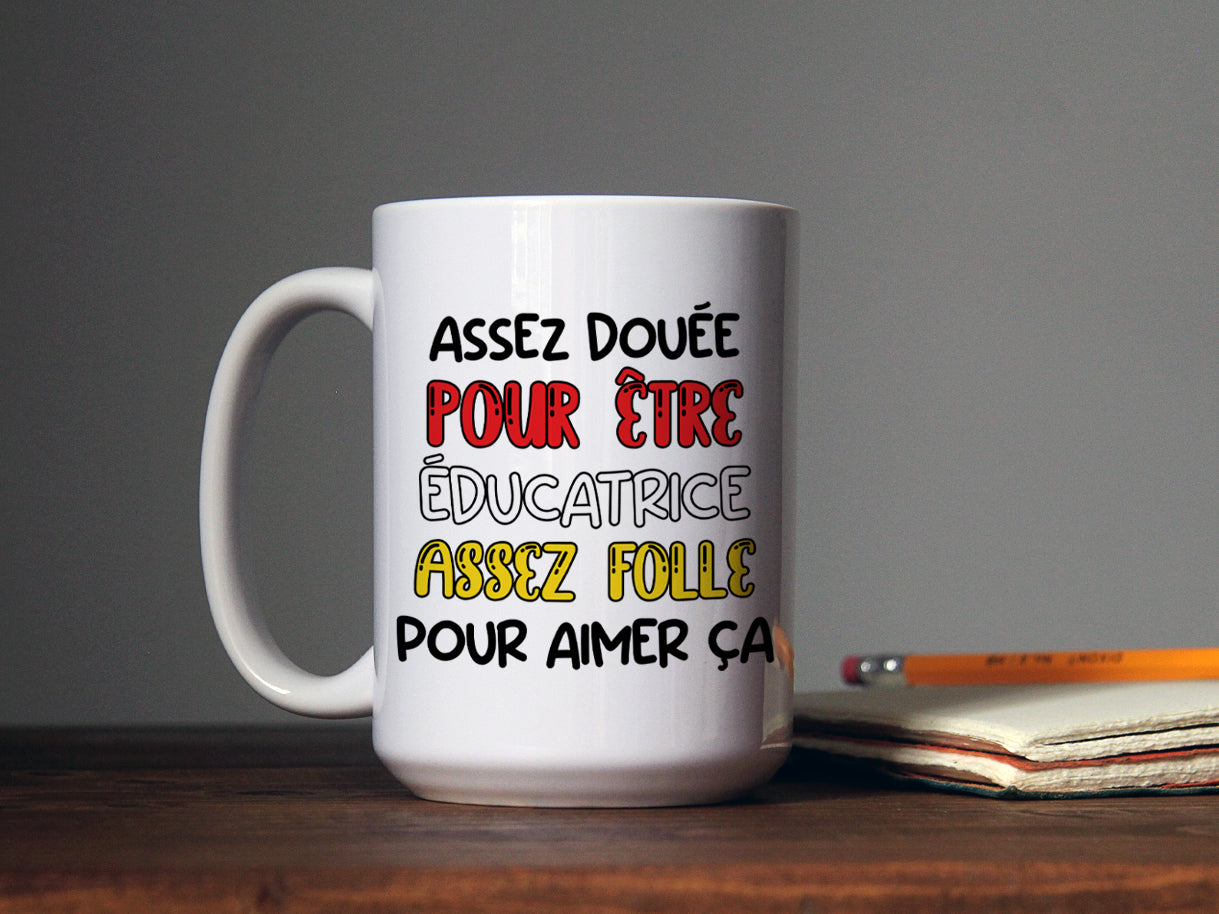 Tasse à café - Assez douée pour être éducatrice, assez folle pour aimer ça