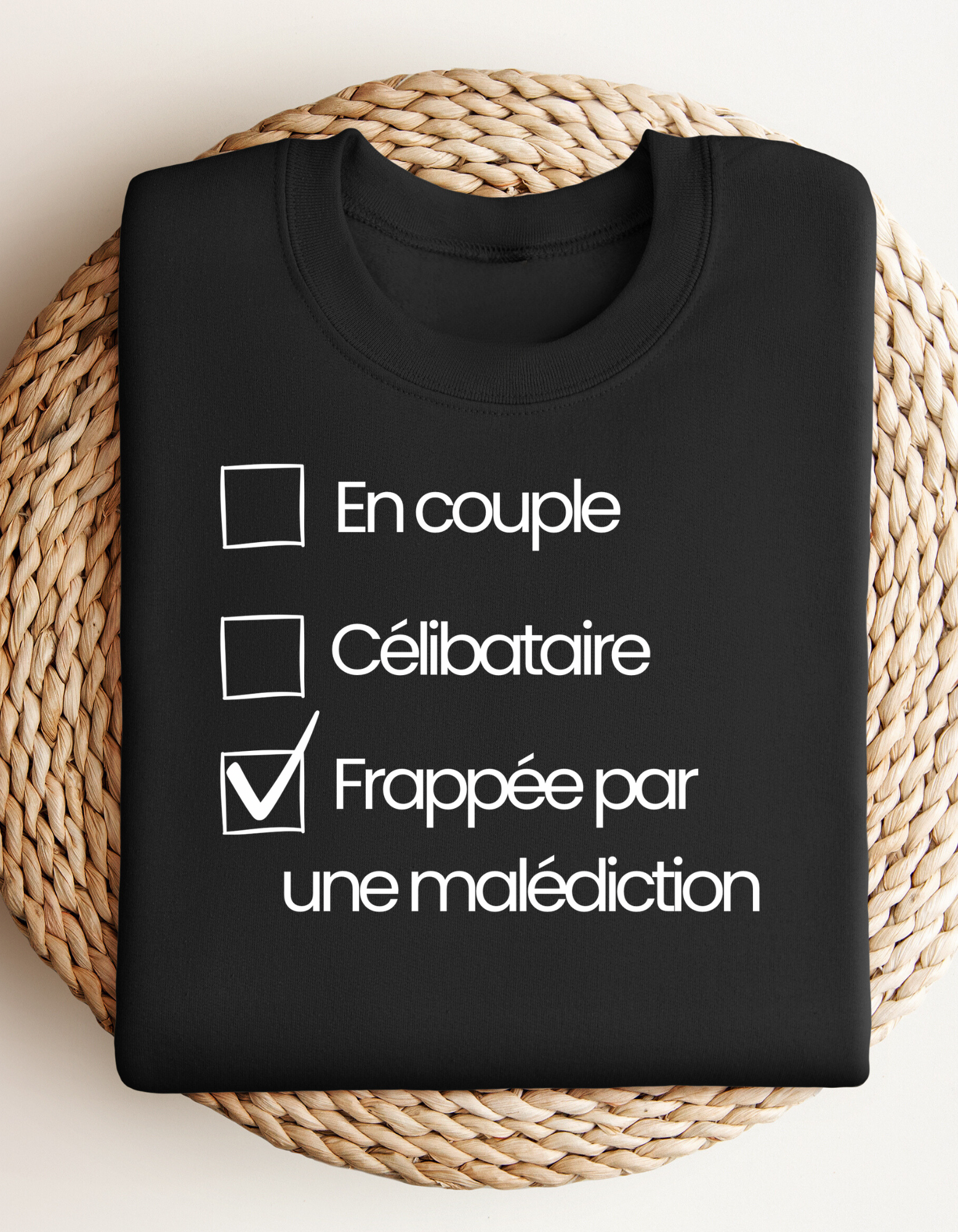 Crewneck - En couple, célibataire, frappée par une malédiction